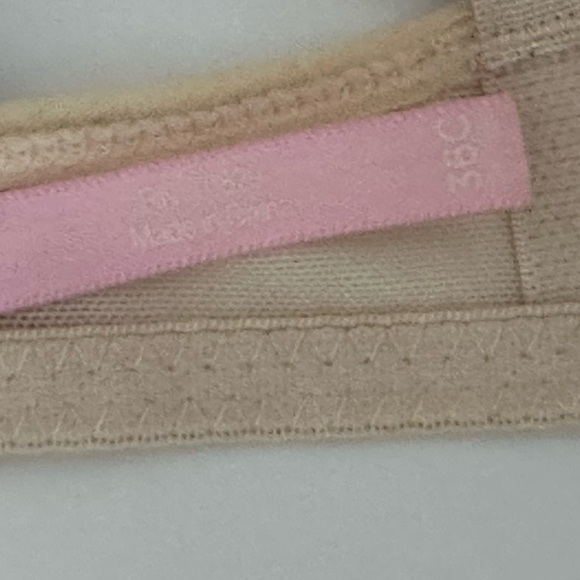 True sz  36C bra in a soft cream. Beautiful bra pretty details underwire - Picture 12 of 12